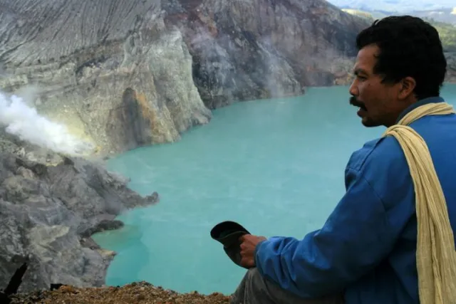 The Ups and Downs of Being a Sulfur Miner