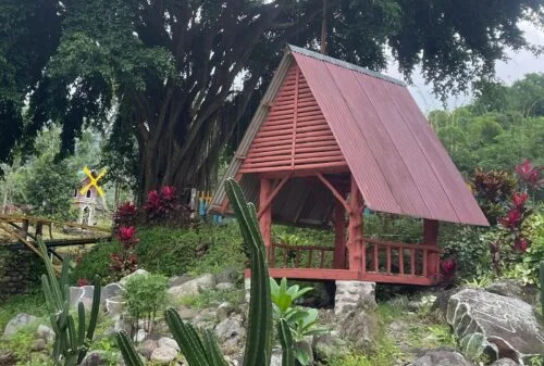 Gazebo Merah Di Wisata Boma 500x337 1