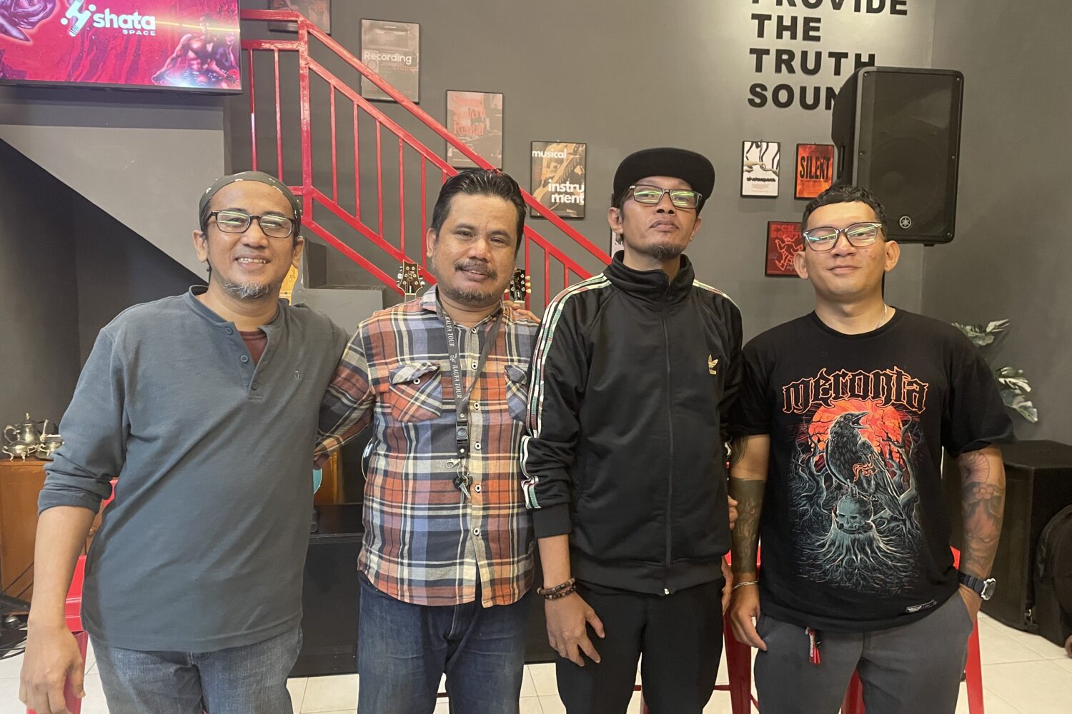 distorsi panggung perak
