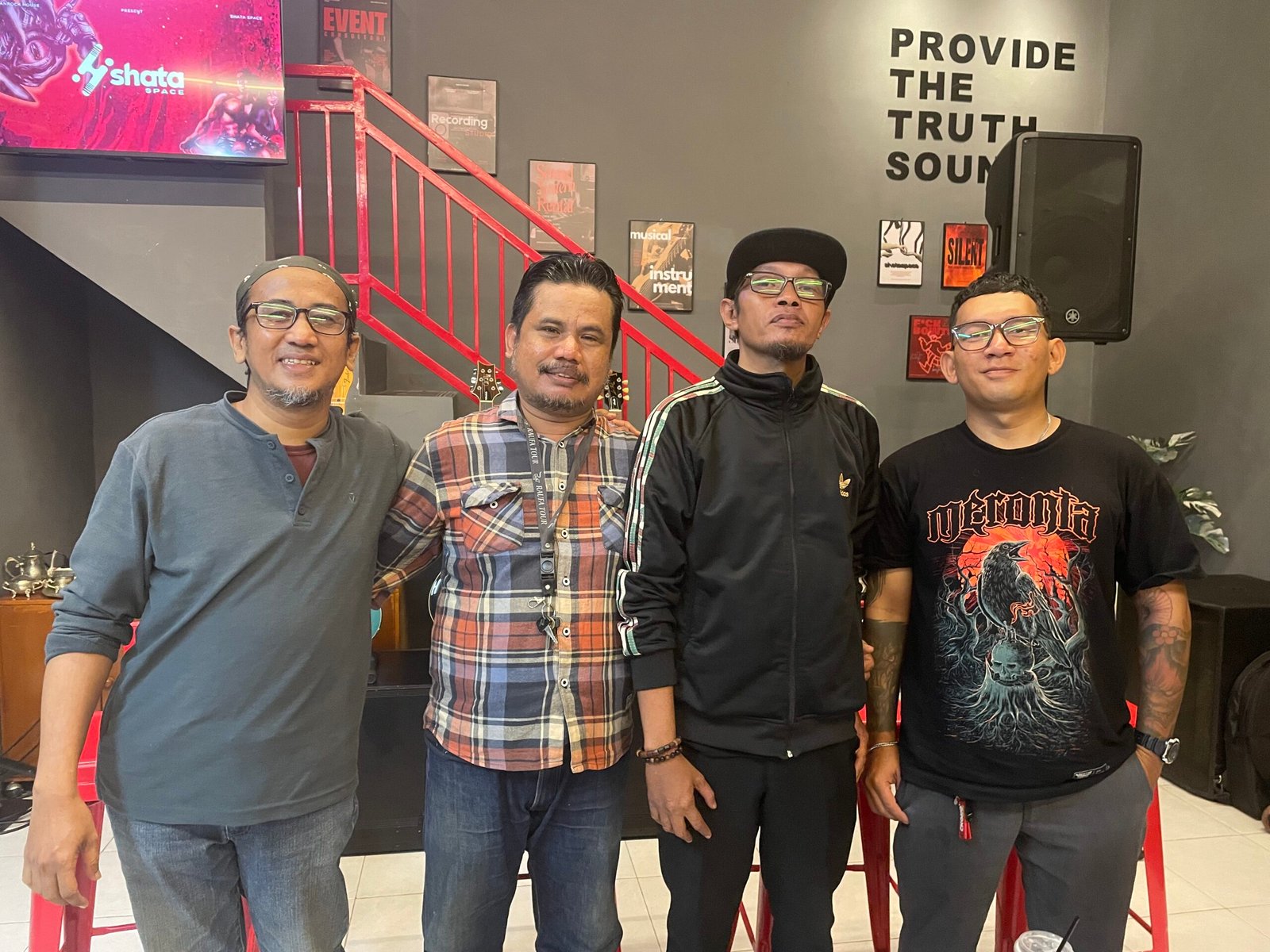 distorsi panggung perak