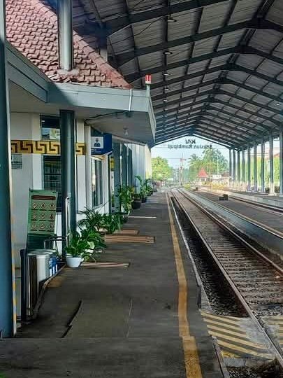 jalur rel stasiun Rambipuji