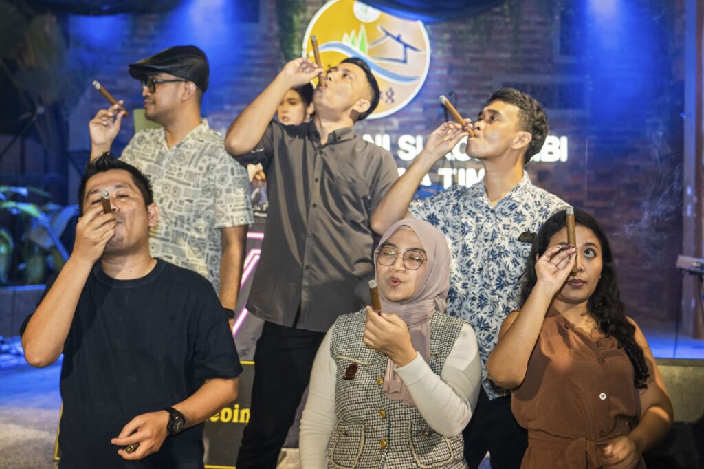 Participants of slow smoke competion